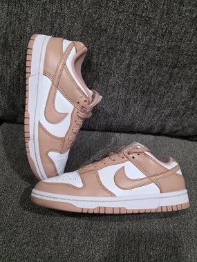 Nike Women's Low-Top Sneakers in Blush and White